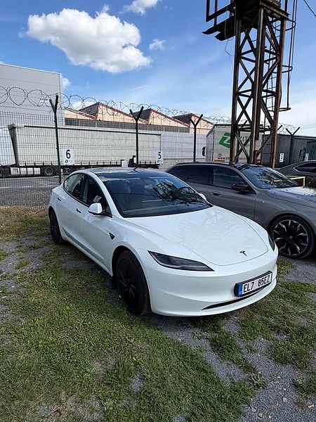 Tesla Model 3 (2026) standard - zadokolka - fotka 2 z 7