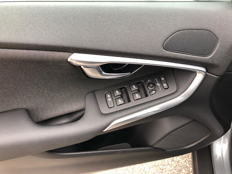 Volvo V40 D3 Cross Country - fotka 15 z 29