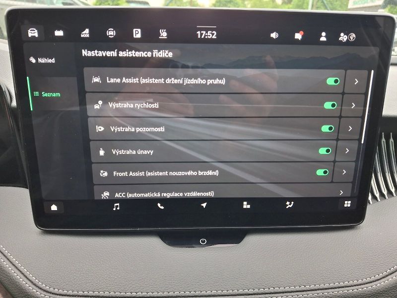 Škoda Superb (2025) Combi iV L&K DSG 1,5TSi 150kW - fotka 25 z 35