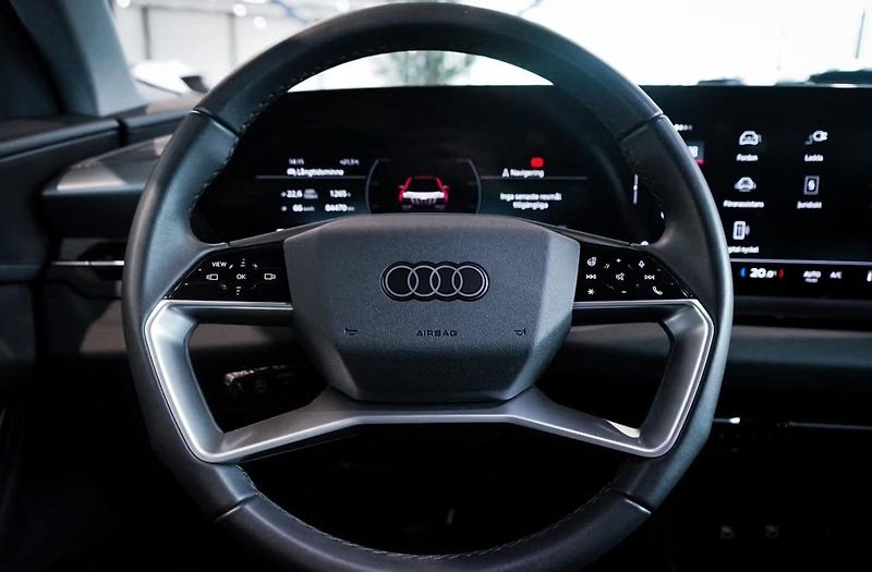 Audi Q6 e-tron Q 360kam Tažné Auto. Park. - fotka 25 z 38