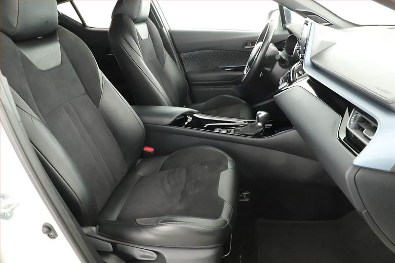 Toyota C-HR (2022) 2.0 Hybrid - fotka 15 z 17