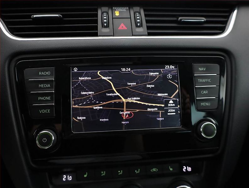 Škoda Octavia (2016) 1.6 TDI, Automat, Navi, Xenony - fotka 11 z 19