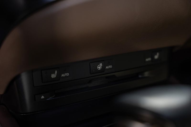 Lexus ES 300h (2020) Luxury, LED, 360, DPH - fotka 14 z 27
