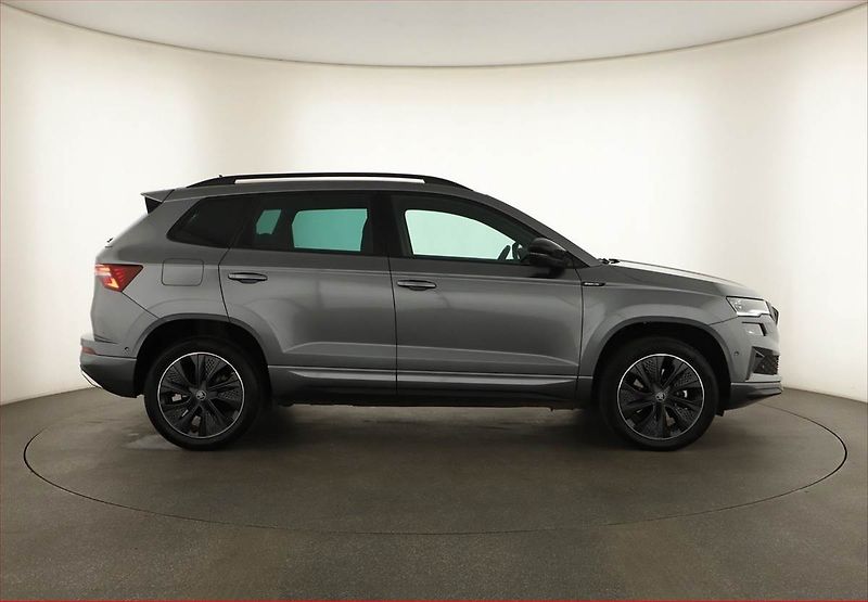 Škoda Karoq (2025) 1.5 TSI, SPORTLINE, AUTOMAT - fotka 6 z 17