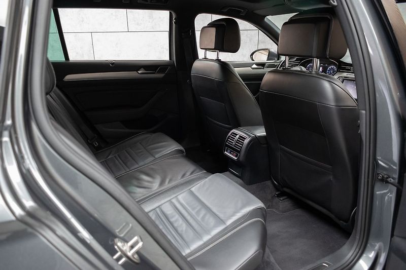 Volkswagen Passat 2.0 Bi-TDI R-LINE*N.TOPENÍ*ACC - fotka 11 z 40