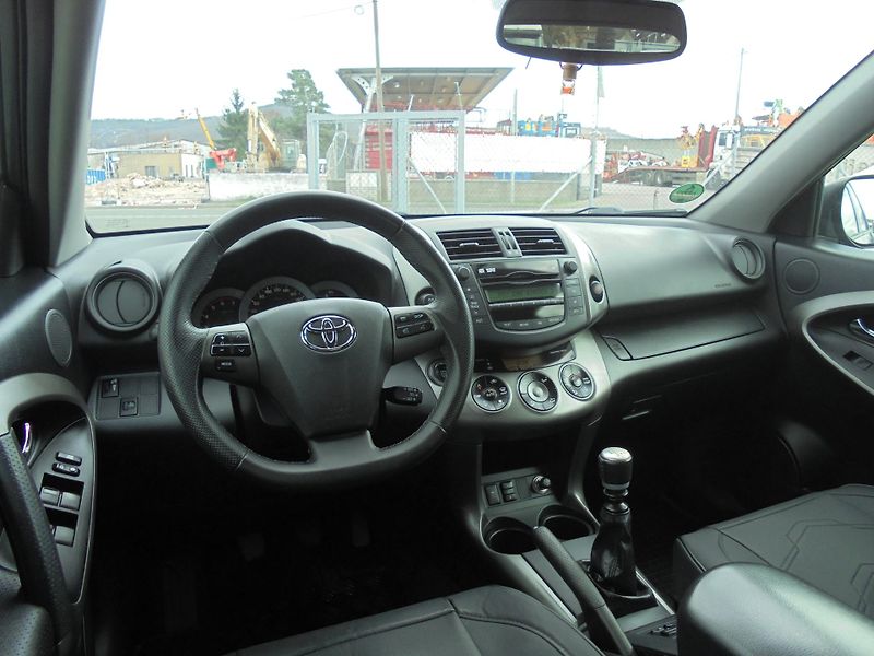 Toyota RAV4 (2009) 2.2 D-4D- 4x4- DIGIKLIMA- KŮŽE - fotka 8 z 11