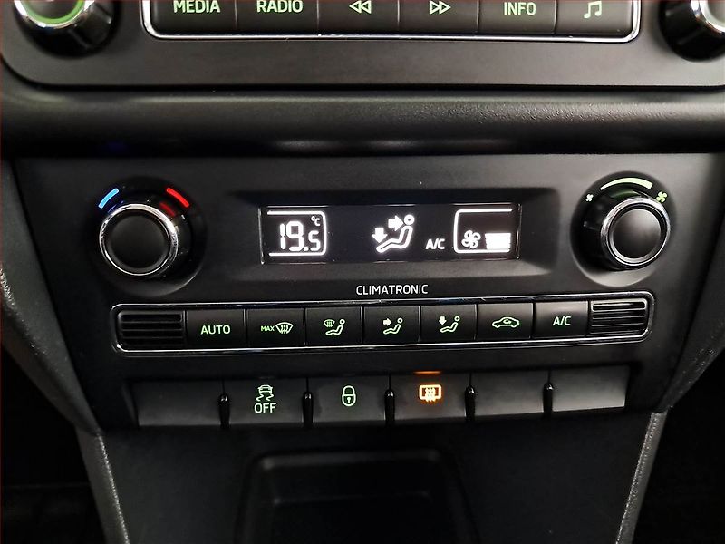Škoda Rapid (2013) 1.2 TSI, ČR,1.maj - fotka 15 z 18