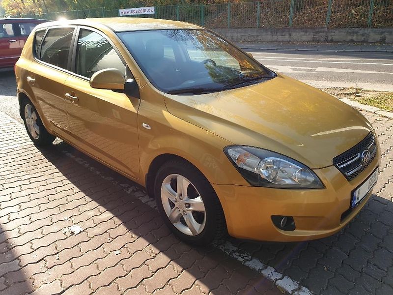 Kia Ceed (2008) HB 1.6CRDi AT Exclusive - fotka 4 z 16