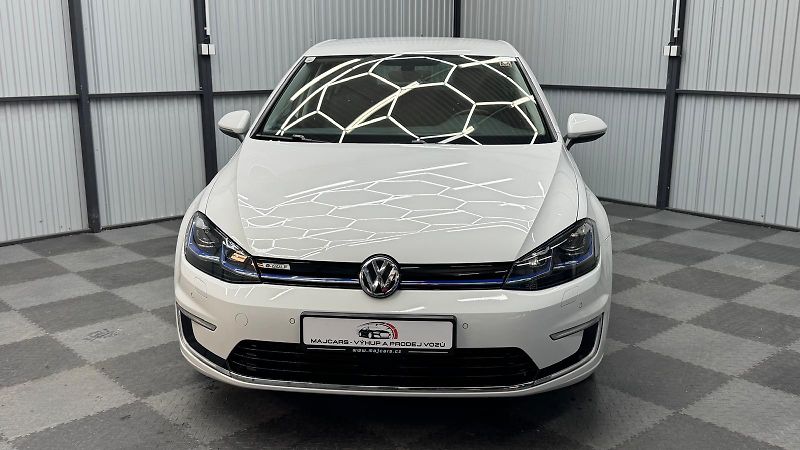 Volkswagen e-Golf (2018) 100KW - fotka 3 z 24