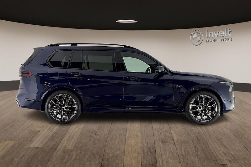 BMW X7 xDrive40d - fotka 2 z 24