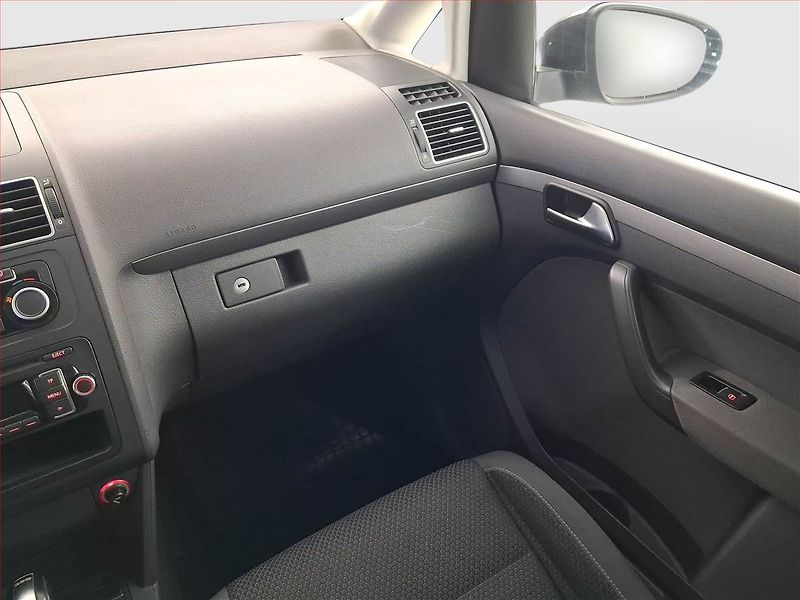Volkswagen Touran (2012) 2.0 TDI, Automat, Xenony - fotka 8 z 15
