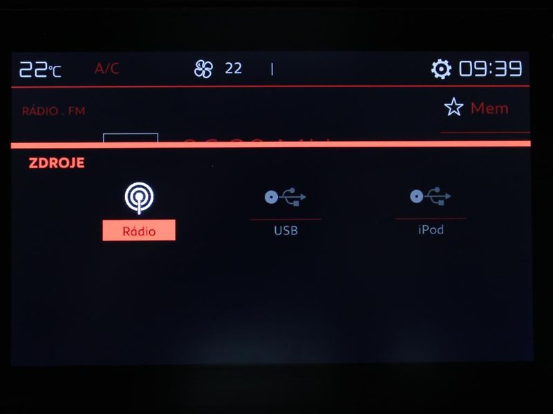 Citroën C4 Cactus 1,2 PureTech 81kW 1.majitel ČR - fotka 10 z 22