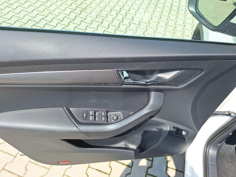Škoda Karoq (2019) 2.0 TDI / 110 kW / 6MP / STYLE - fotka 17 z 35