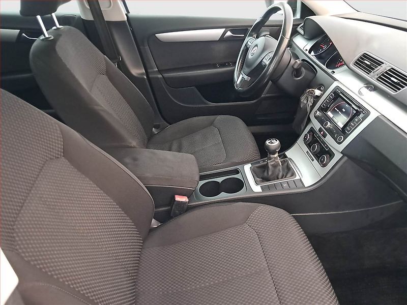 Volkswagen Passat (2011) 2.0 TDI, po STK, jezdí výborně - fotka 9 z 16