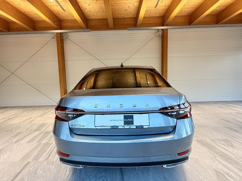 Škoda Superb 2.0 TDi 140 Kw DSG L&K - fotka 24 z 38