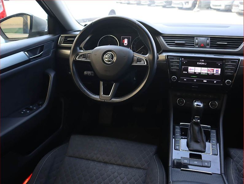 Škoda Superb (2017) 1.6 TDI, Automat, Navi - fotka 7 z 23