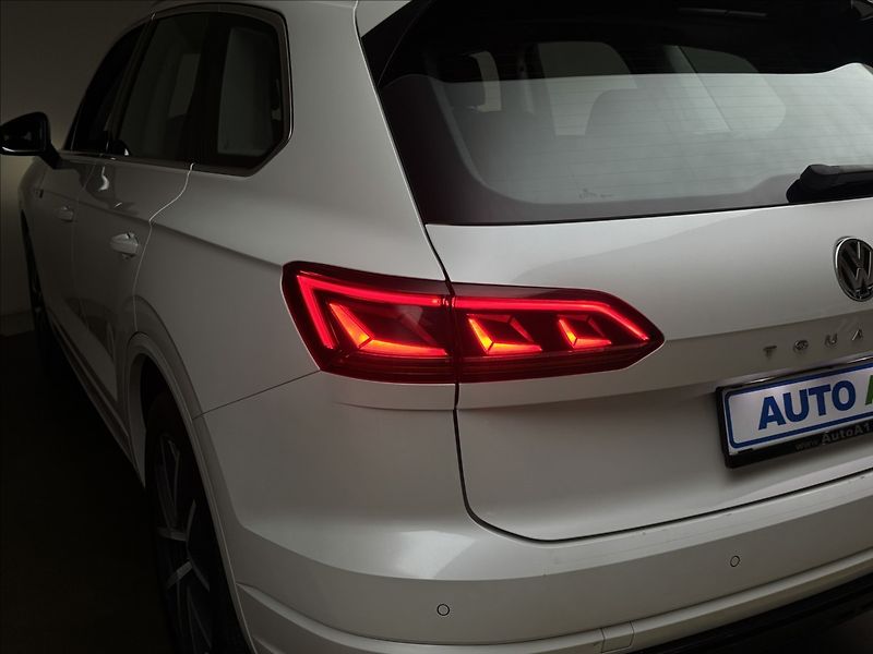 Volkswagen Touareg 3,0 R-LINE VZDUCH NV MATRIX ČR - fotka 45 z 48