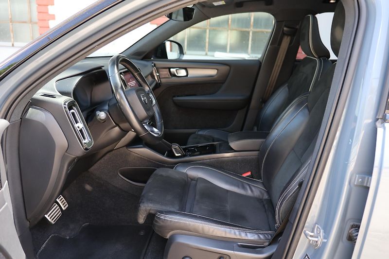 Volvo XC40 (2021) Recharge Pro, Twin motor (AWD) - fotka 7 z 25