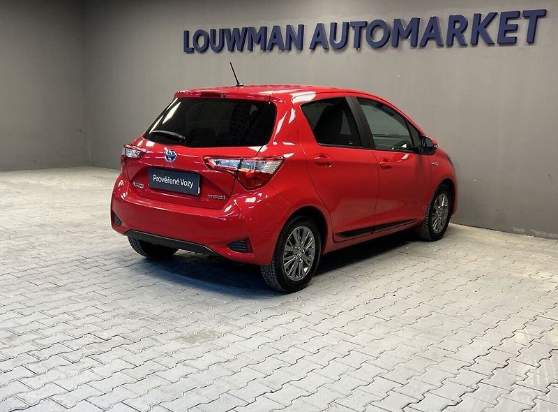 Toyota Yaris Hybrid e-CVT Active Trend - fotka 2 z 15