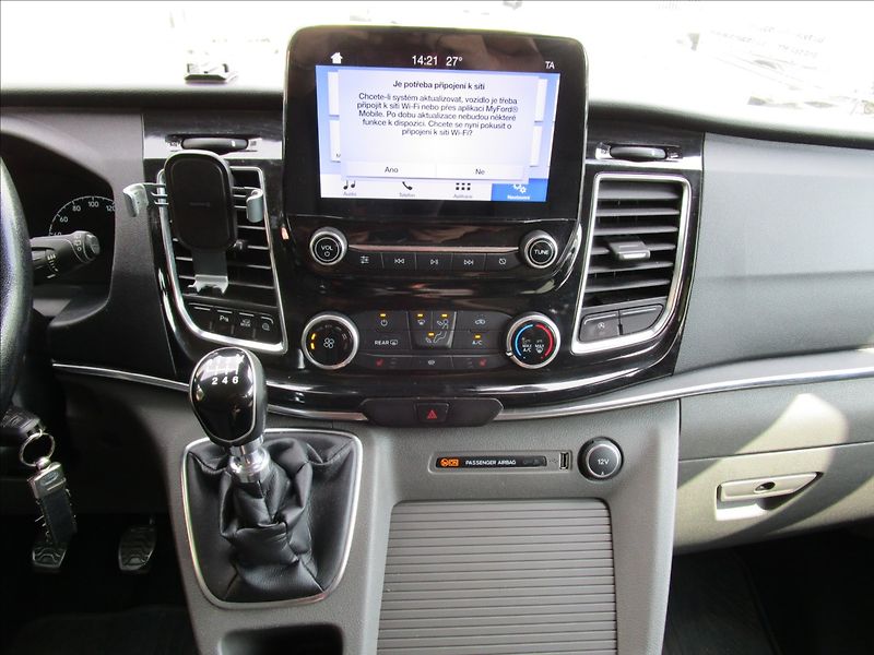 Ford Tourneo Custom 2.0TDCi L2 Titanium, 8 míst - fotka 10 z 57