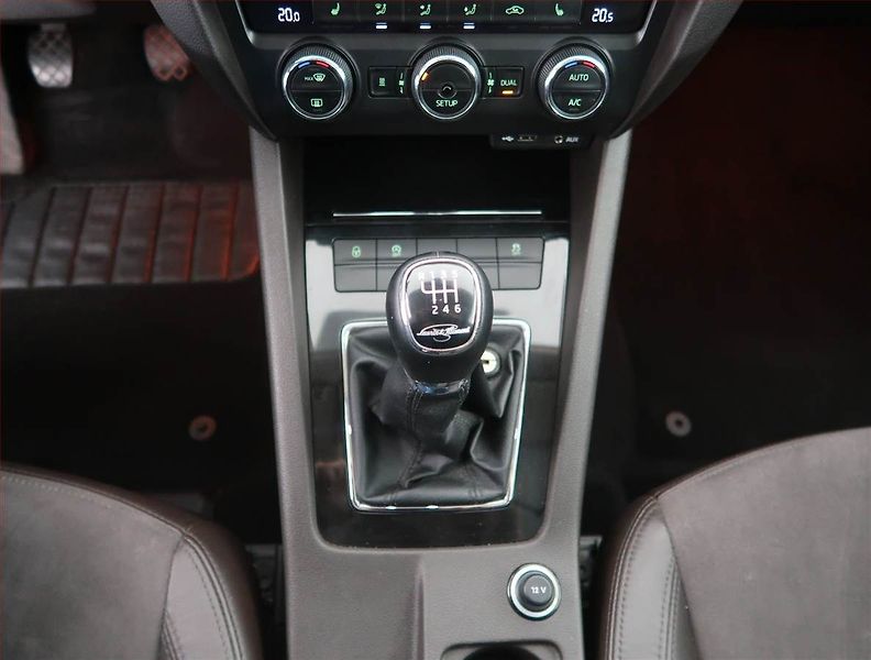 Škoda Octavia (2015) Laurin&Klement 2.0 TDI, 4X4 - fotka 13 z 22