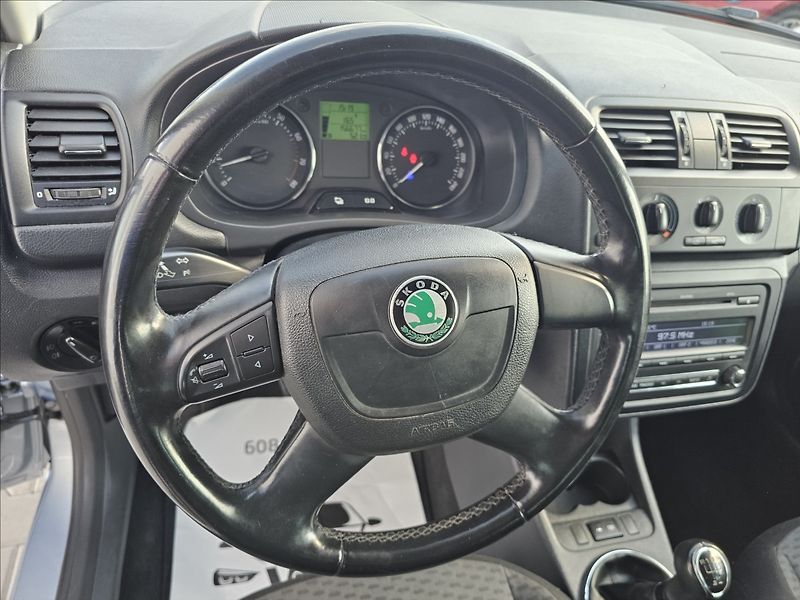 Škoda Fabia II 1,2TSi 77KW Ambiente - fotka 12 z 42