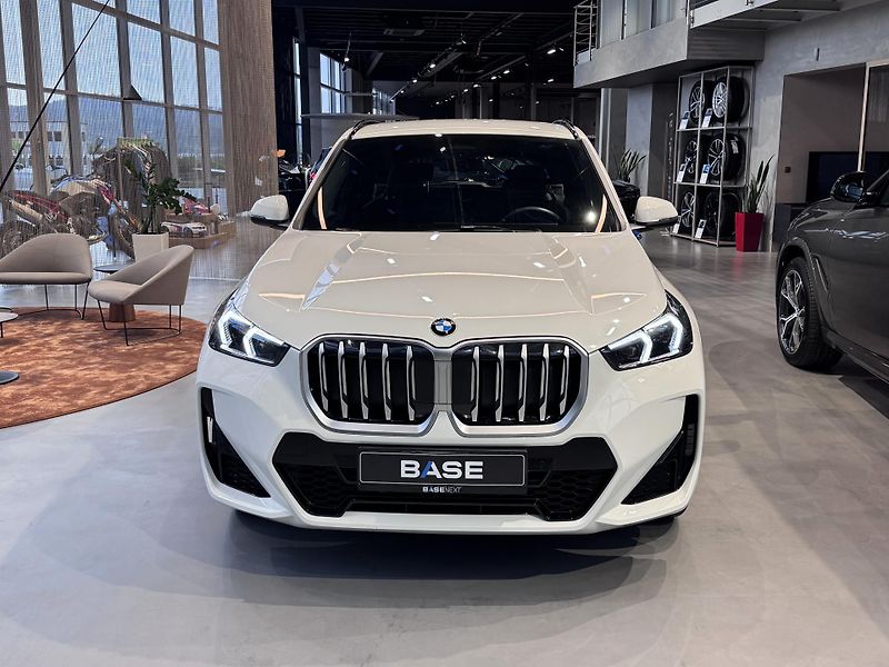 BMW X1 xDrive20d M-Sport - fotka 2 z 20