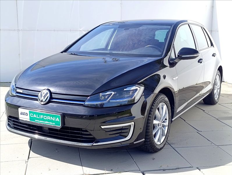 Volkswagen e-Golf 0,0 100kW,tep.čerpadlo,Navi,LE - fotka 2 z 35