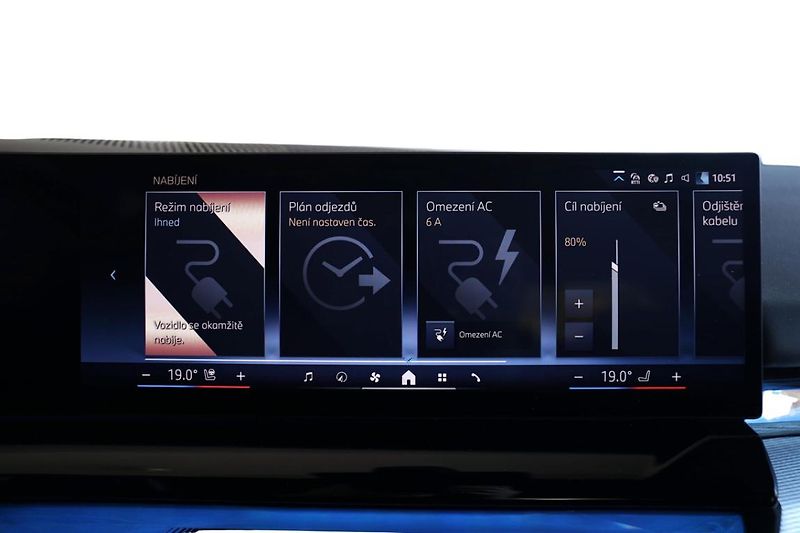 BMW Řada 5 550e xDrive Sedan - fotka 20 z 30