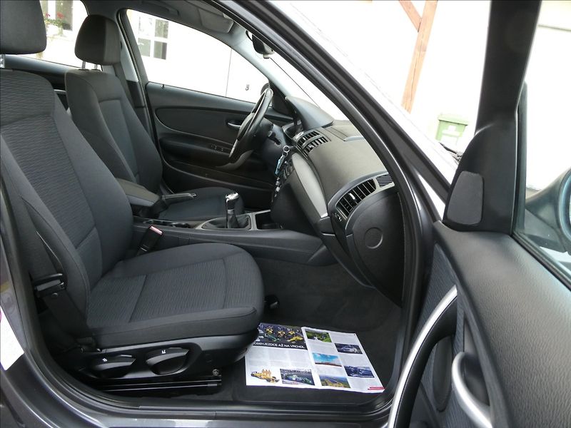 BMW Řada 1 1,6 i 85kW serviska, 2.majitel - fotka 22 z 40