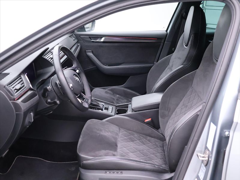 Škoda Superb 2,0 TDI 147kW Sportline DSG DP - fotka 10 z 30