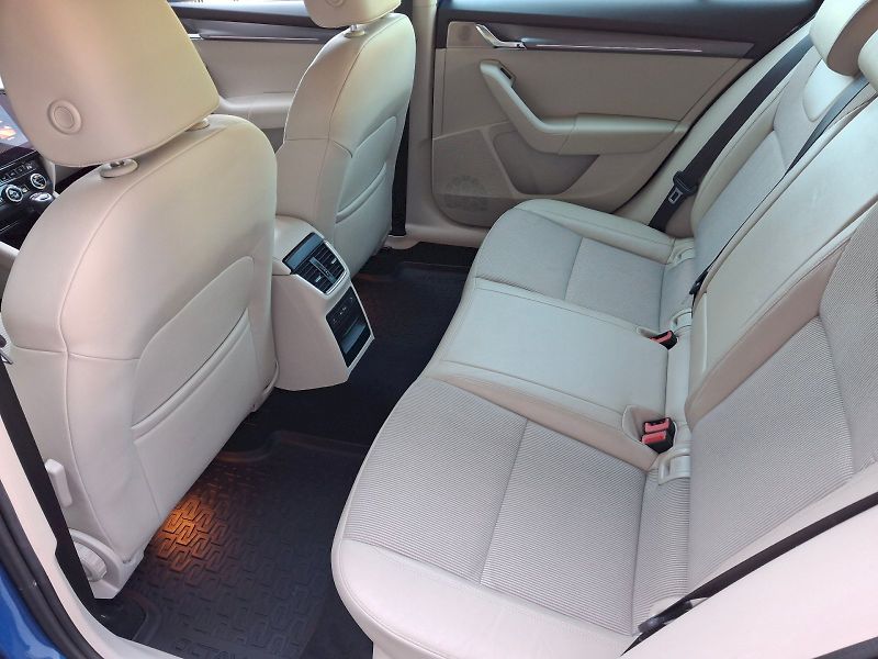 Škoda Octavia (2019) Combi Style Plus DSG 2,0TSi 14 - fotka 7 z 34