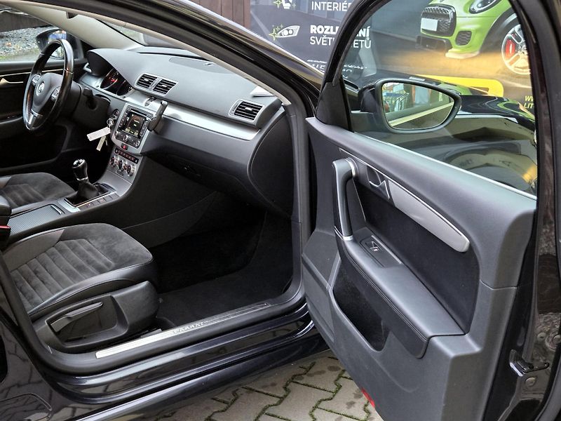 Volkswagen Passat TDi Highline, SERV.KNIHA       - fotka 30 z 51