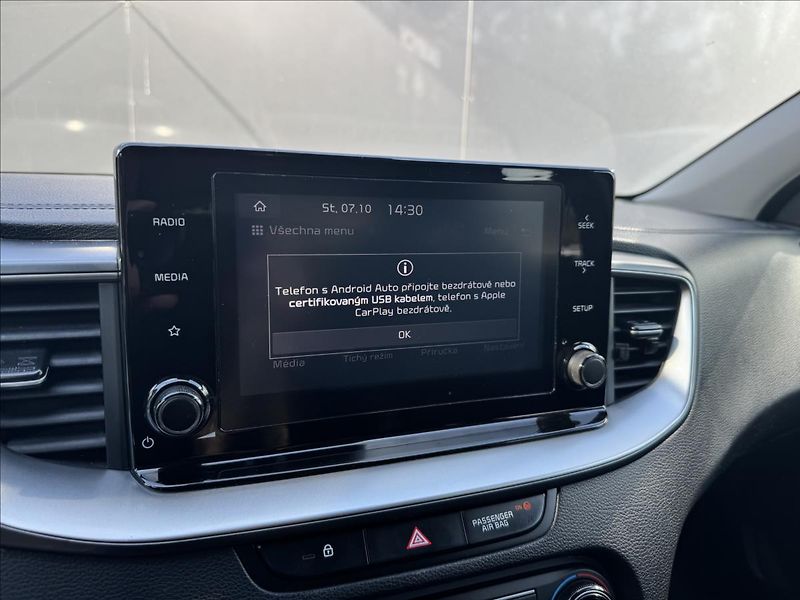 Kia Ceed 1,6 CRDI Exclusive ČR DPH - fotka 18 z 25