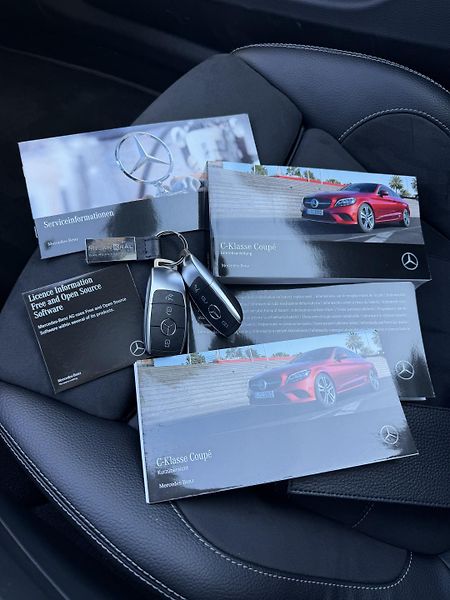 Mercedes-Benz Třídy C C 400 245kW COUPE 4x4 AMG  - fotka 17 z 20