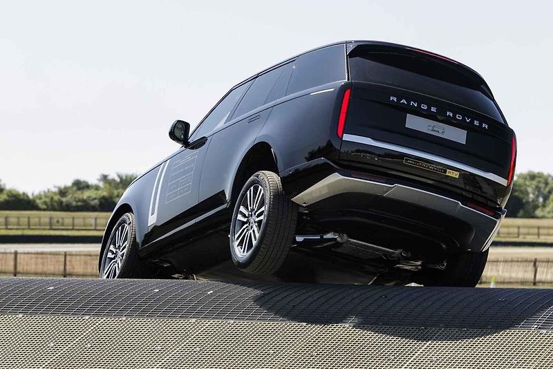 Elektrický Range Rover by se měl na trhu objevit už v letošním roce.