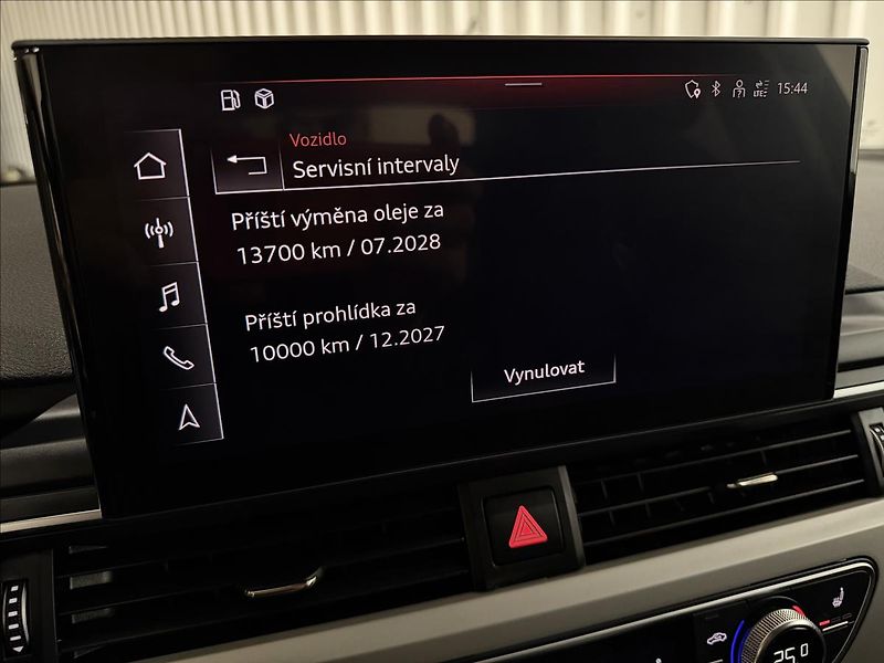 Audi A4 35TDI MHEV S-LINE MATRIX LED - fotka 27 z 46