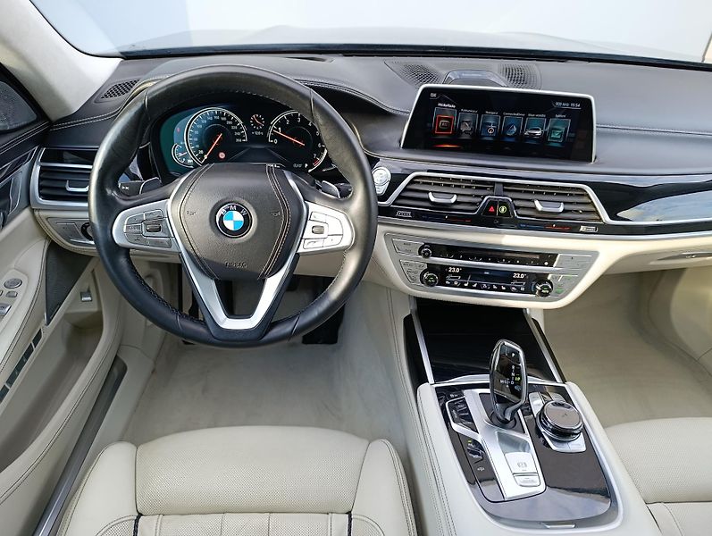 BMW Řada 7 750Li xDRIVE ČR 1.MAJ DPH - fotka 26 z 47