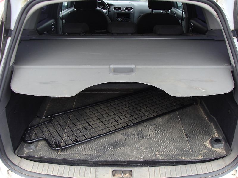 Ford Focus 1.6i, 74 kW, klimatizace - fotka 12 z 24