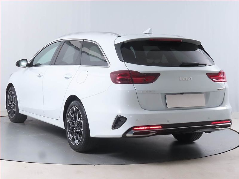 Kia Ceed (2025) GT Line 1.5 T-GDI - fotka 4 z 17