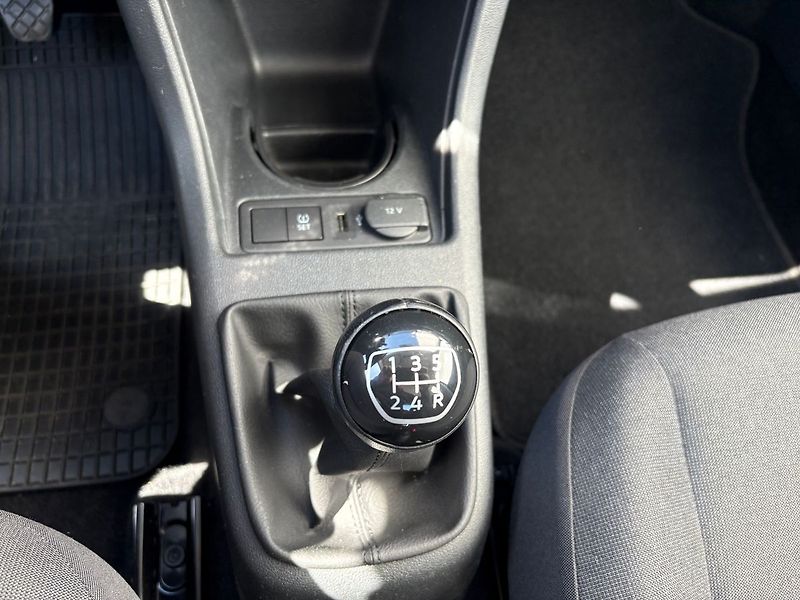 Volkswagen up! 1.0, 55kW, Klima, Výhřevy - fotka 11 z 15