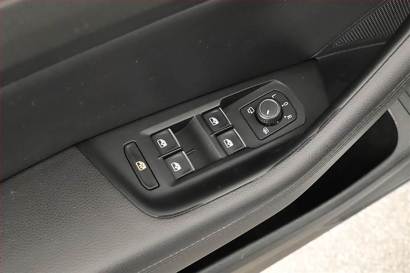 Volkswagen Passat (2019) 2.0 TDI, Automat, Kůže, Navi - fotka 9 z 20