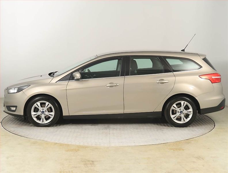 Ford Focus (2016) 1.0 EcoBoost, Vyhř. sedaček - fotka 3 z 16