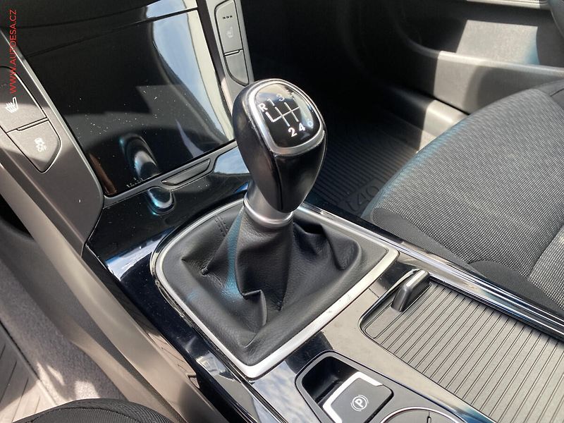 Hyundai i40 (2013) 2.0GDi, AC, park.asist - fotka 16 z 17