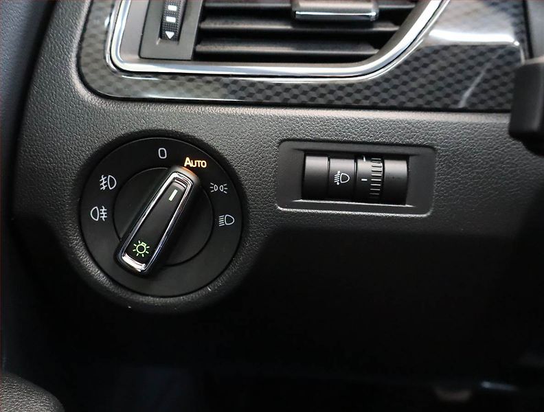 Škoda Rapid (2017) Spaceback 1.0 TSI, Xenony - fotka 20 z 22