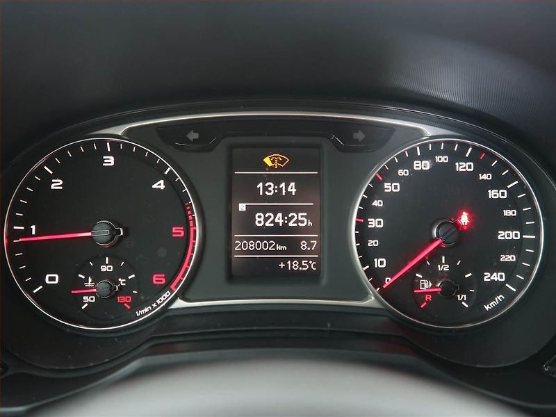 Audi A1 (2011) 1.6 TDI, Serv.kniha, Tempomat - fotka 11 z 17