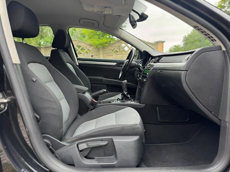 Škoda Superb 2.0TDi ČR čidla aut. klima  - fotka 22 z 31