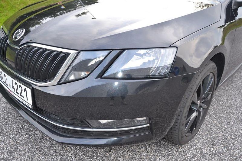 Škoda Octavia combi4x4 110 kW DSG Black line - fotka 21 z 42