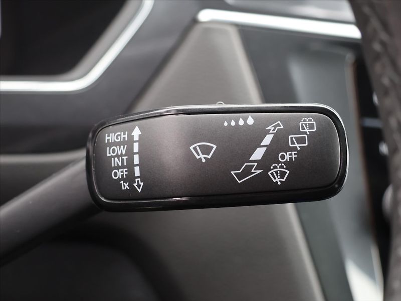Volkswagen Tiguan Allspace 2,0 TSI 4x4 DSG R-Line 7-Míst - fotka 24 z 44