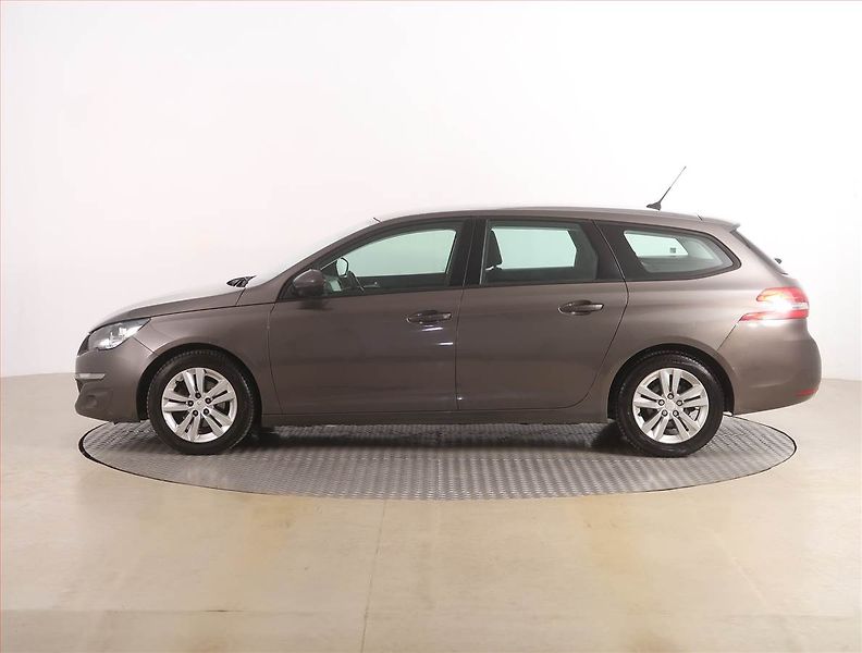 Peugeot 308 (2014) 1.6 e-HDi, Navi, Tempomat - fotka 3 z 18